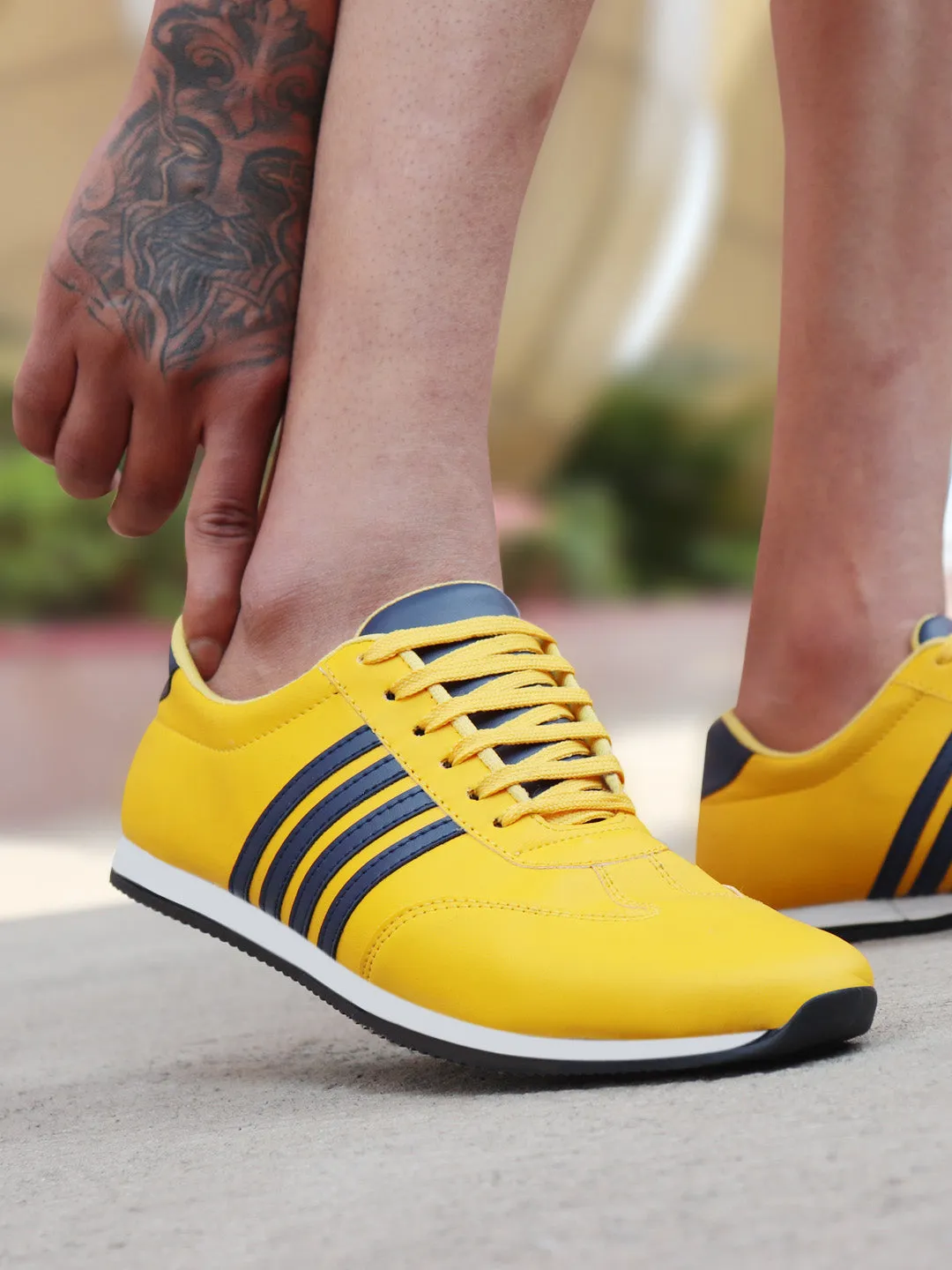 Men Yellow Classic Lace Up Sneakers